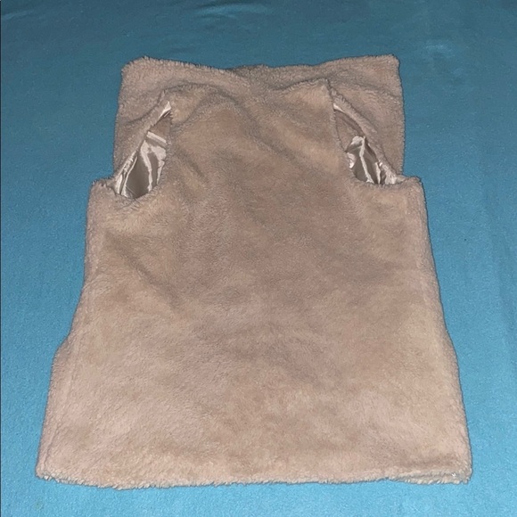 TCEC Sherpa faux vest open wrap front waterfall style cream 2 pockets NEW size L - Picture 2 of 8